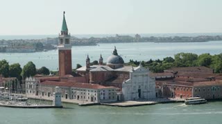 Journalist talks Bezos-Sanchez 'secretive' wedding in Venice