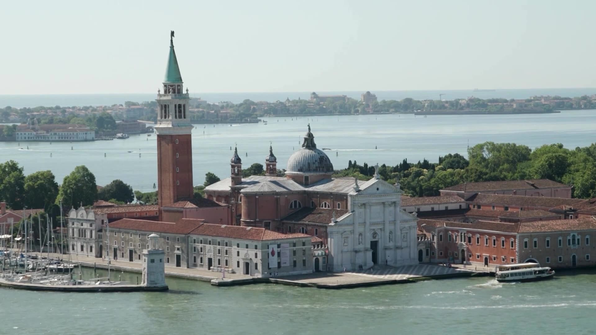 Journalist talks Bezos-Sanchez secretive wedding in Venice