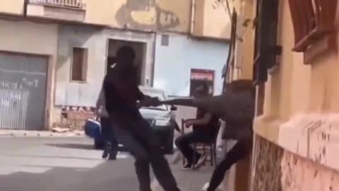 African robs woman in Europe