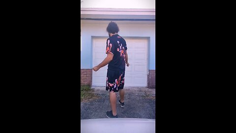 Florida man seen fly in a residential area #ootd #streetwear #stylemen #smooth