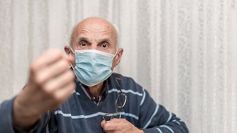 Wściekłe vaxxed pozew nie szczerzy za „nie ostrzegając ich” przed śmiertelnymi zagrożeniami mRNA