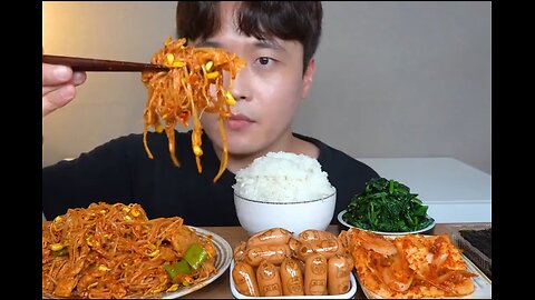 Fried beef with bean sprouts, fried tofu, grilled sausages