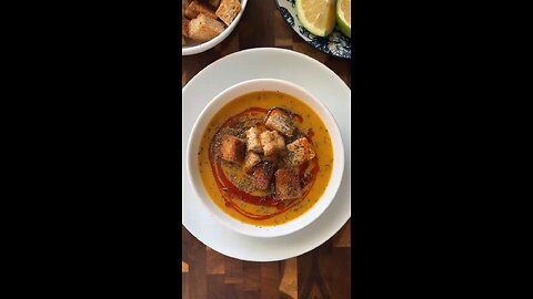 Lentil soup (mercimek çorbasi) شوربة عدس المكونات: حبة بصل صغيرة حبة بطاطا صغيرة نصف جزرة نص