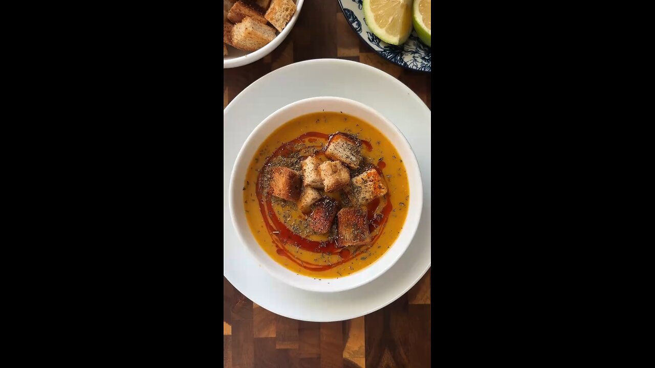 Lentil soup (mercimek çorbasi) شوربة عدس المكونات: حبة بصل صغيرة حبة بطاطا صغيرة نصف جزرة نص