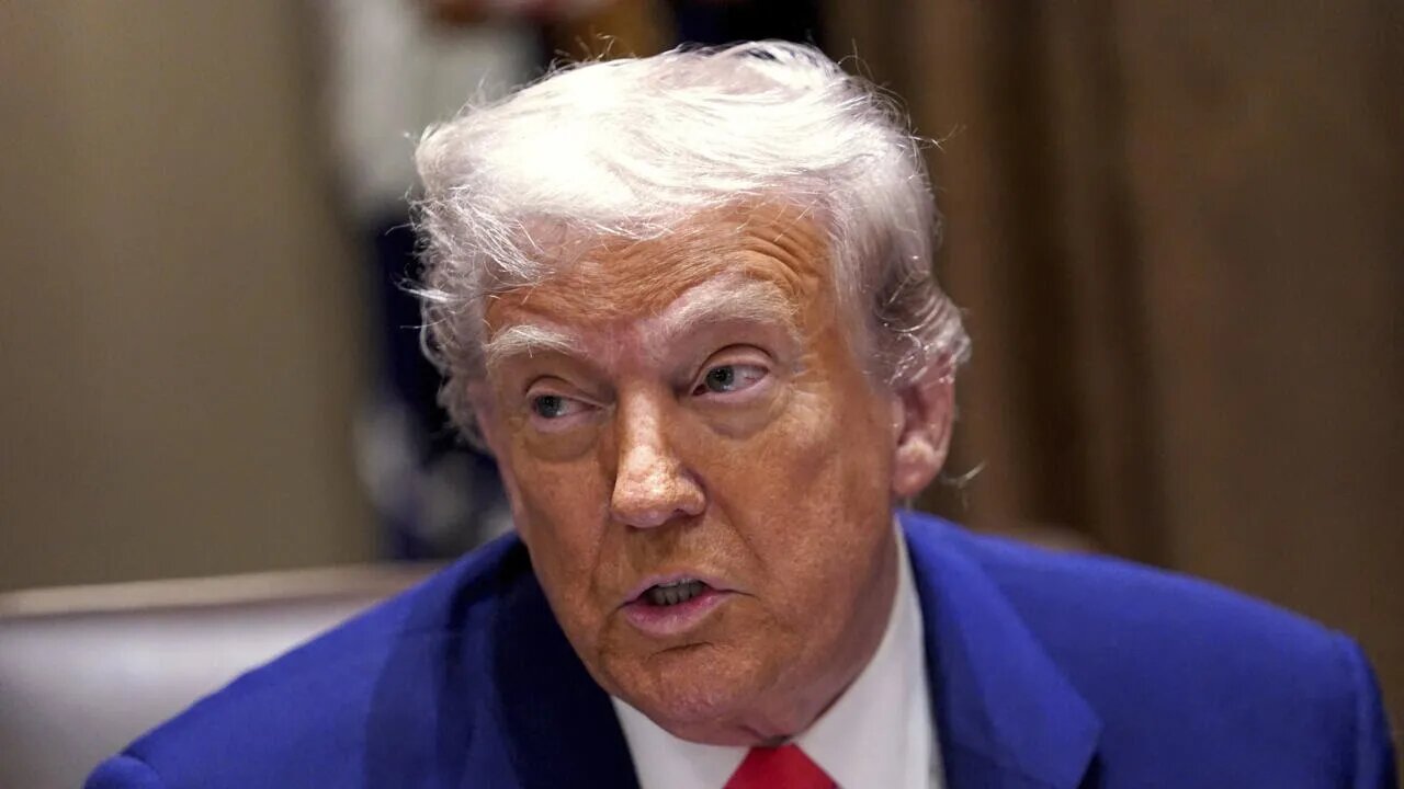 🚨 Trump SCREWS himself with DUMBEST move possible