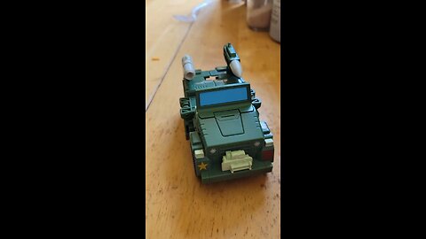 Nature Boy goes Bang, Autobot Hound
