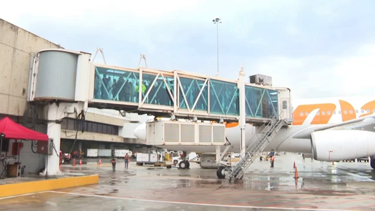 Latest flight carrying Venezuelans deported from the US arrives in Caracas