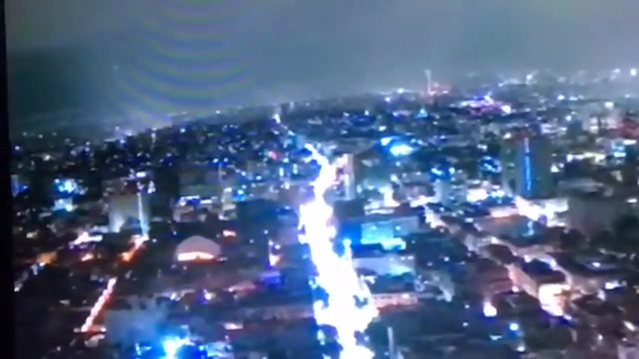 Wow, un OVNI a atterri sur un terrain plat en Russie