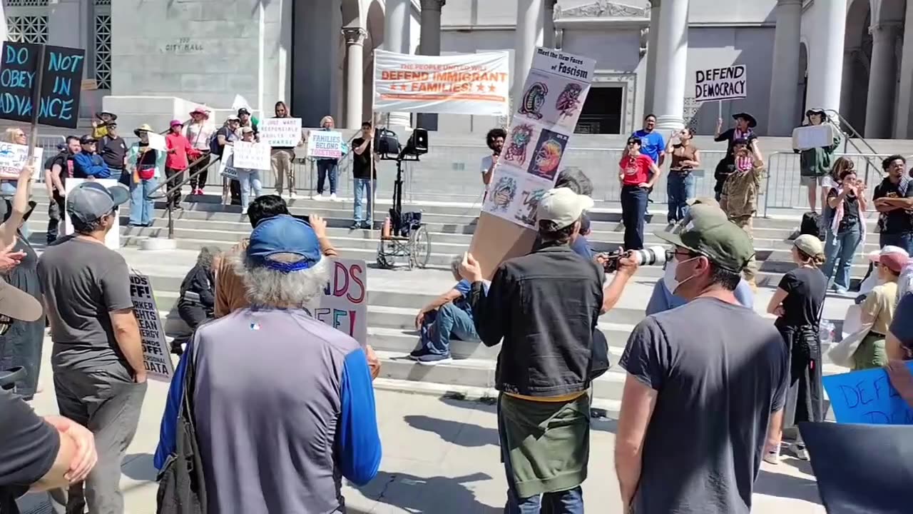 thing_ at a Democrat anti-deportation rally (2025-04-19) | Stream Stars / FTL Streaming