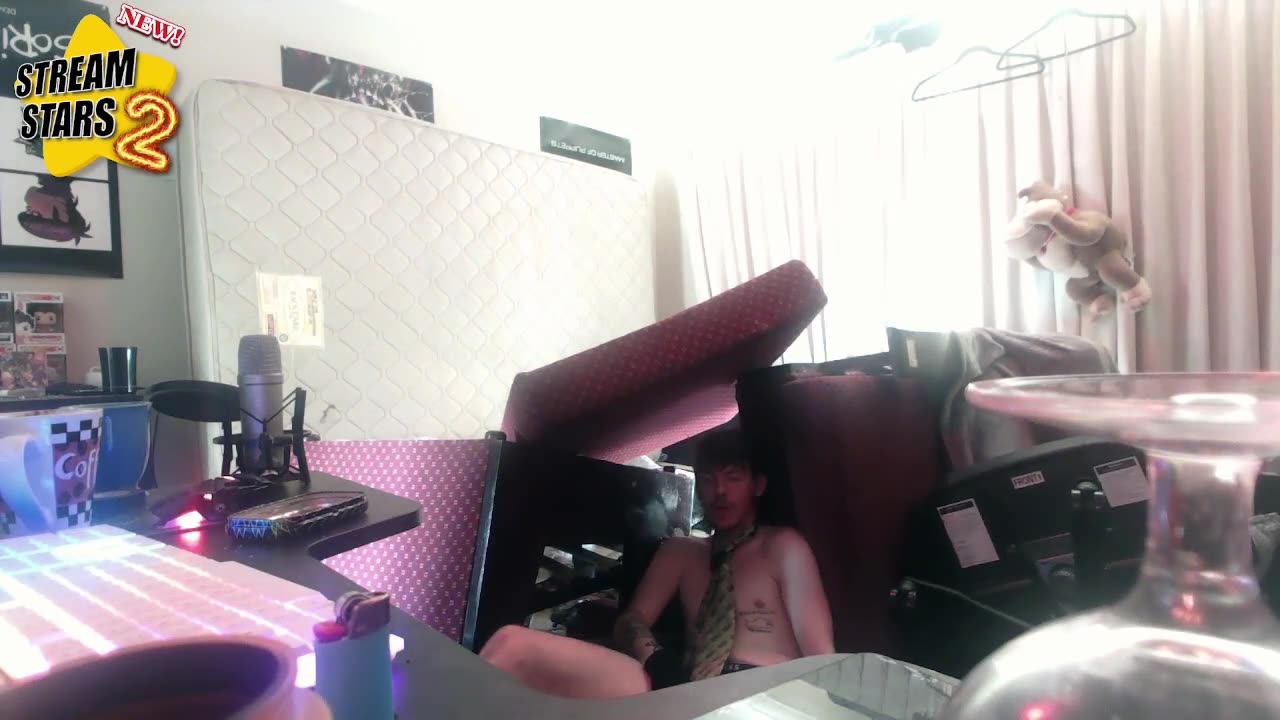 slack_au being tasked with turning his room upside down | Stream Stars / FTL Streaming