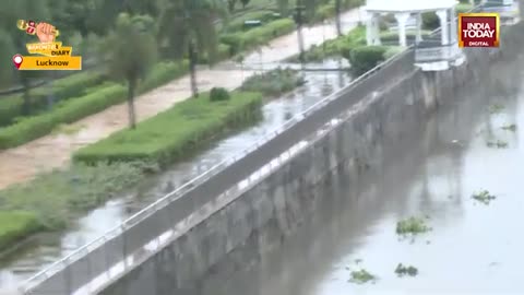 UP_Flood_Fury__Heavy_Rains_Lash_Lucknow,_Schools_Shut,_Gomti_Rises