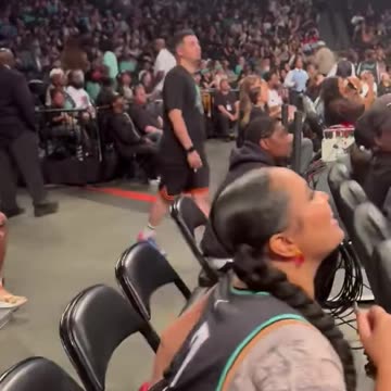 Moliy at the Barclays Center, they had to let her Shake It to The Max!