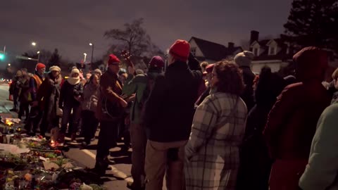 Beautiful musical tribute for Renee killed by ICE