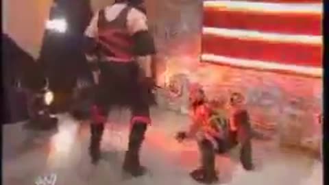 Kane Chokeslams Eric Bischoff off the RAW stage!!! HD