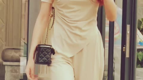 What Young Women Are Wearing in 2025 | Trendy & Chic Styles in the USA!"