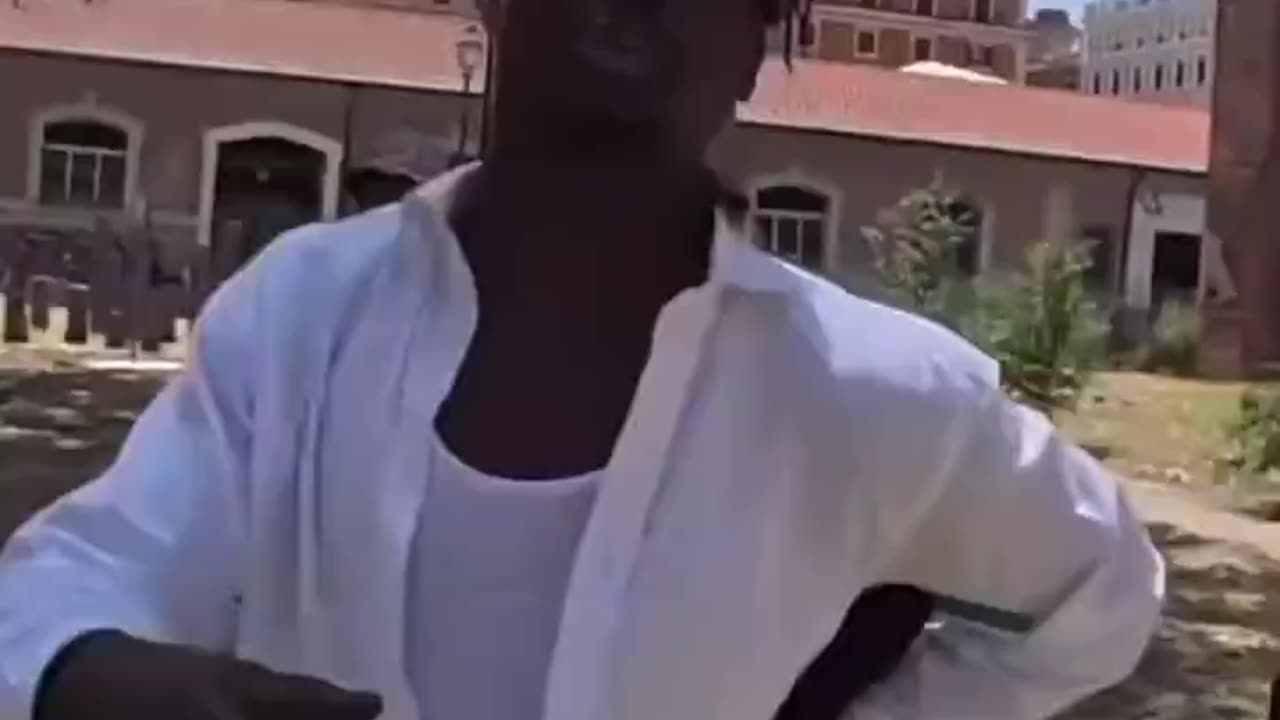 African pickpockets in Rome, who are protected by NGO's