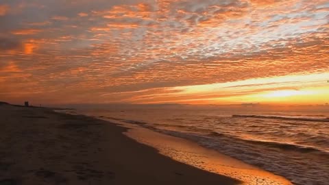 Stunning Beach Sunset — Relaxing Ocean Waves & Calming Nature Sounds