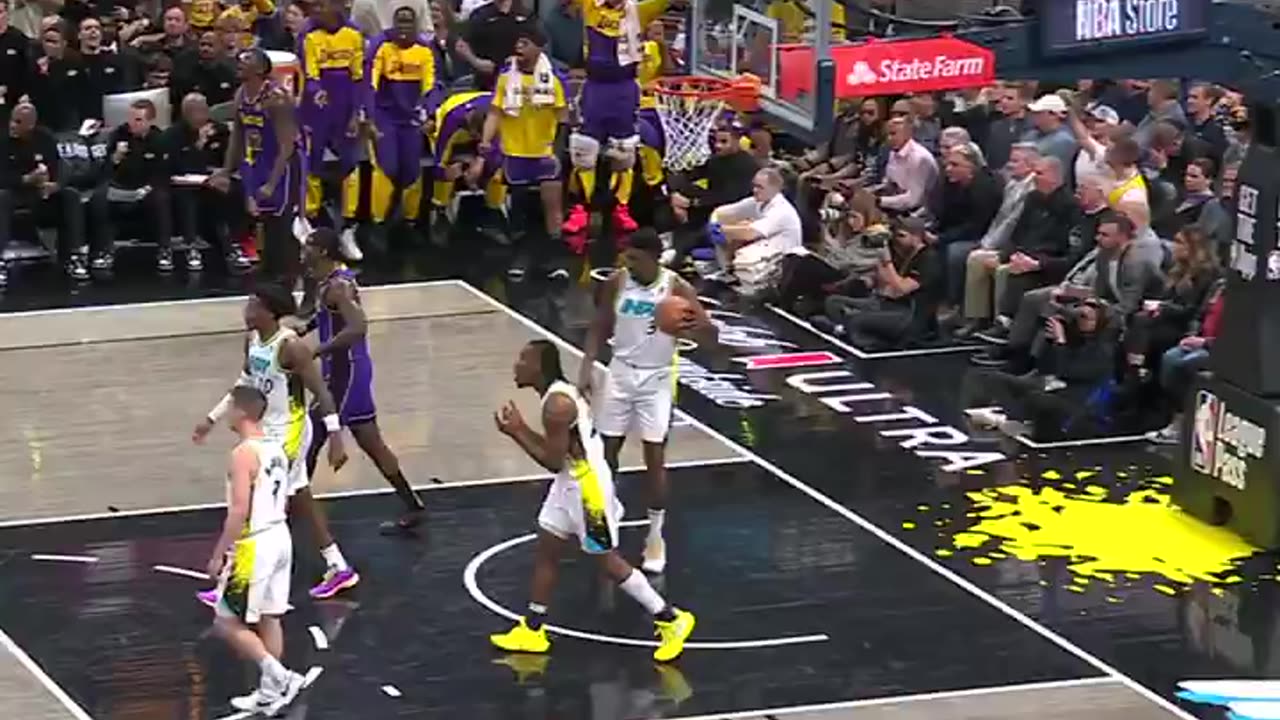 NBA - Austin And-1! 18-0 Lakers run