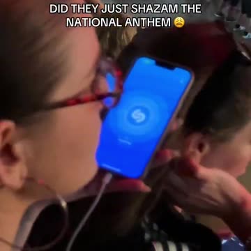 Richard Ashcroft performs Bittersweet Symphony and this melon is on Shazam.