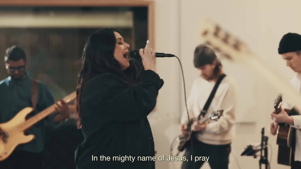 Hope Darst - Mighty Name Of Jesus - Live (Official Video)