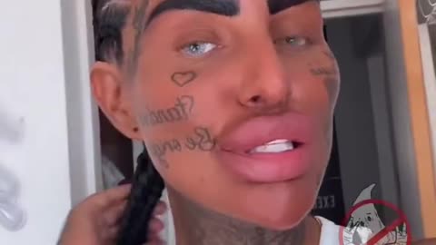 I don't know what the hell this is..... sigh. Could be a dude trying to be a sheboon,IDK.