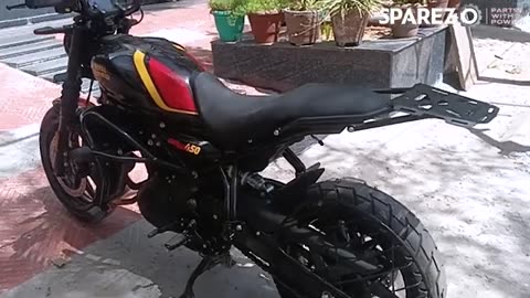 Royal Enfield Guerrilla 450 | Rear Luggage Rack | Installation - SPAREZO