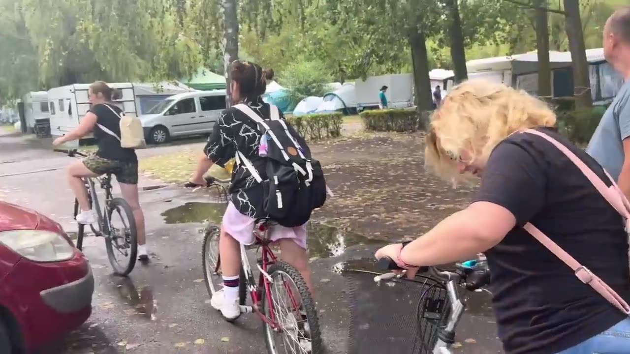 BALATONI VLOG | VIHAR | CAMPING⛺️ | Makk Adrienn 🇭🇺