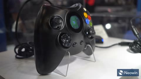 Hyperkin's Xbox Duke Controller at E3 2017
