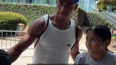 Cuando te encuentras a la futura estrella del futbol mundial en las calles de Atlanta! #desiredouré🇫
