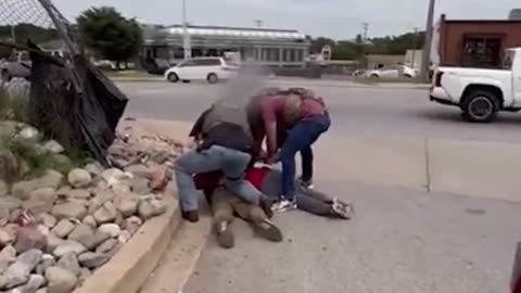 Masked ICE/DHS agents jump out on and violently detain workers outside of a hardware store