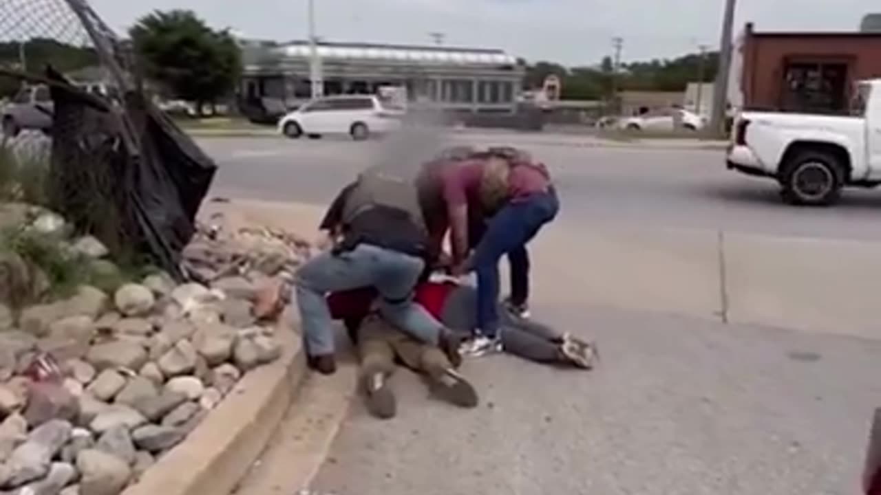 Masked ICE/DHS agents jump out on and violently detain workers outside of a hardware store