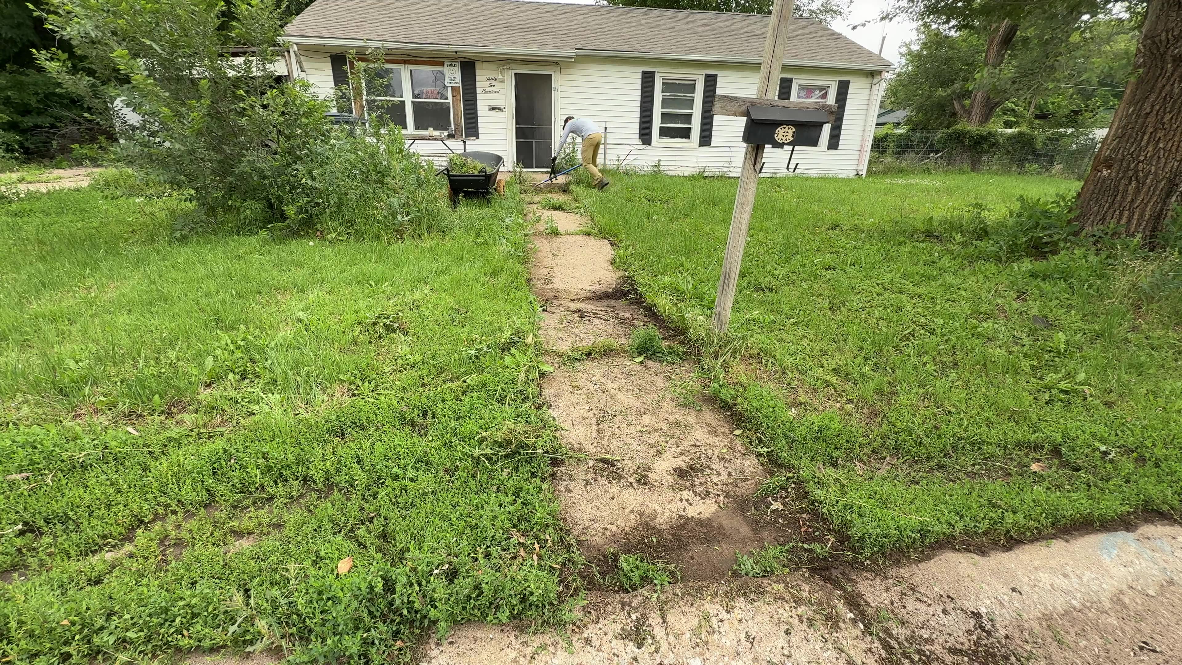 Grandma & single mom RAISING KIDS alone STRUGGLED to keep up