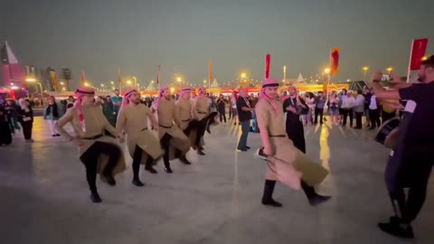 Qatar fans are brilliant (they could sync in the end) (FIFA World Cup 2022)