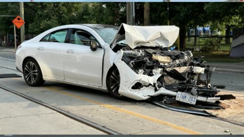 Two injured after head-on collision between vehicle and TTC streetcar on Bathurst