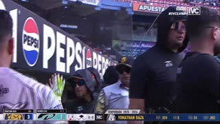 Yonathan Daza y un squeeze play perfecto