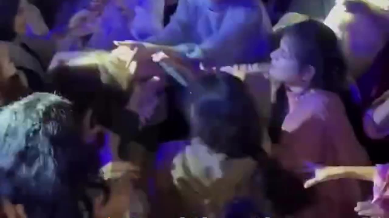 Desi Women Crowd Chaos at Talha Anjum Concert in Lahore: Heated Confrontation Erupts