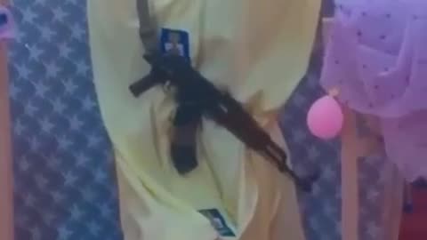 WTF is going here..Just look at that.😁