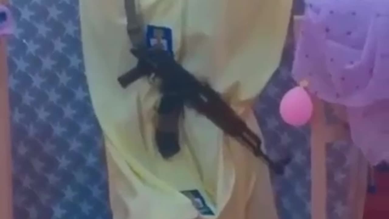 WTF is going here..Just look at that.😁