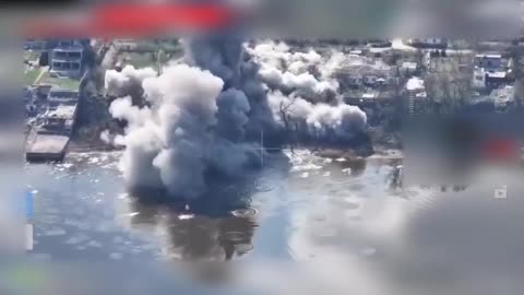 Incredible Footage of Ukrainian Artillery Strike Gathering Bridgehead on East Side of Dnipro River