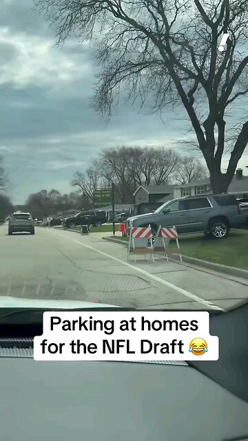 These home owners are getting a BAG 💰 #nfl #parking #greenbay #nfldraft
