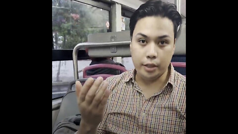 Joven paga doble pasaje en trolebús y ocupa dos asientos