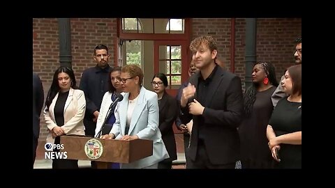 ASL interpreted - LA Mayor Bass uses the executive directive on immigrants