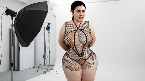 Meet Nayeli Grave | Curvy Plus-Size Beauty & Rising Star in Modeling