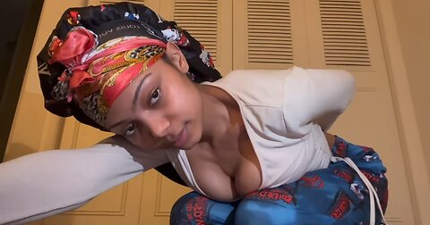 Imanii Bends - Relaxing Evening Yoga Ebony Girl Routine | Day 18 🤗
