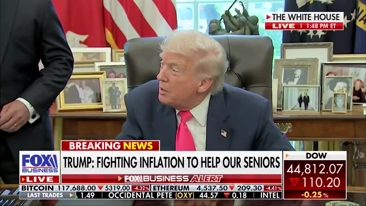 Trump Calls On 'Pocahontas' Liz Warren To Take A Drug Test