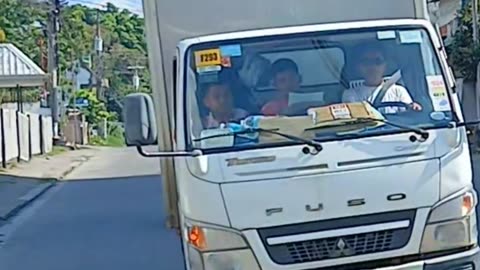 Mag-ipon habang tambay pa kasi pag may work ka na maniwala ka, lagi ka na lang walang pera.🙃😅