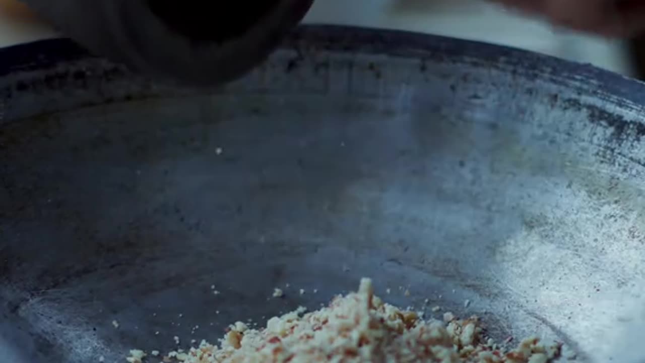 Cooking red banana flowers