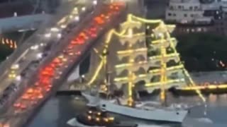 Ship collides with the Brooklyn Bridge