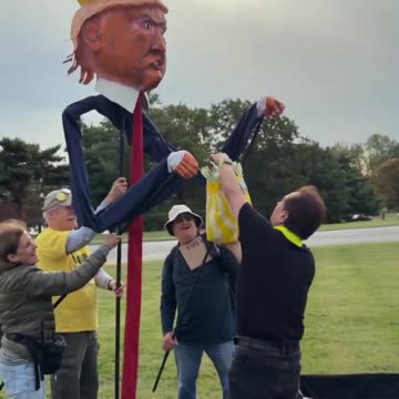 Cringe George Conway shows up at No Kings protest