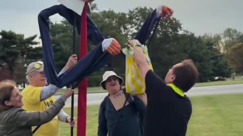 Cringe George Conway shows up at No Kings protest